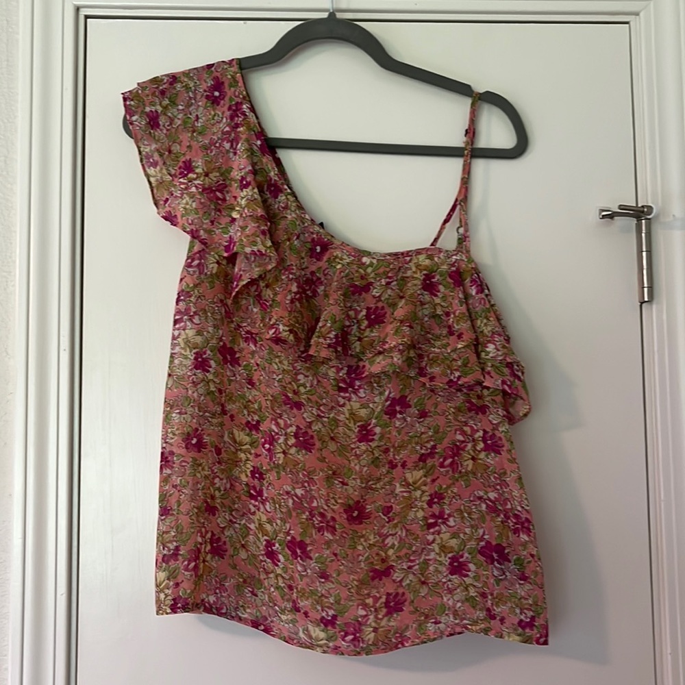 Patterson J Kincaid originals top. Size small in floral print.